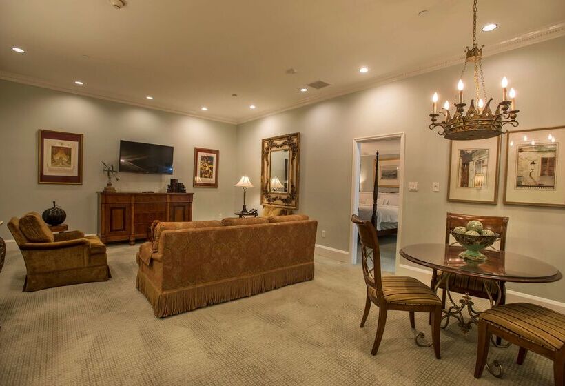 هتل Bienville House