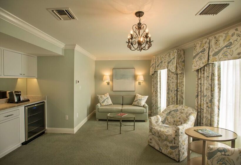 هتل Bienville House