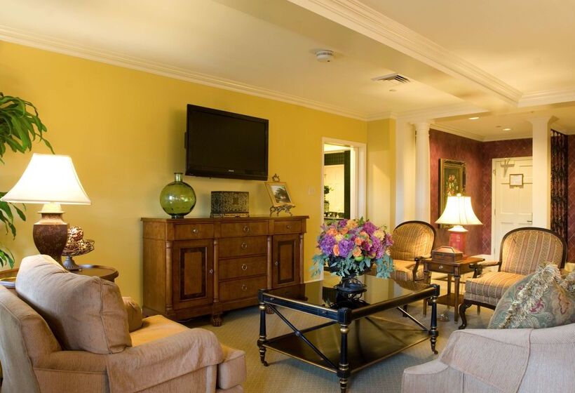 هتل Bienville House