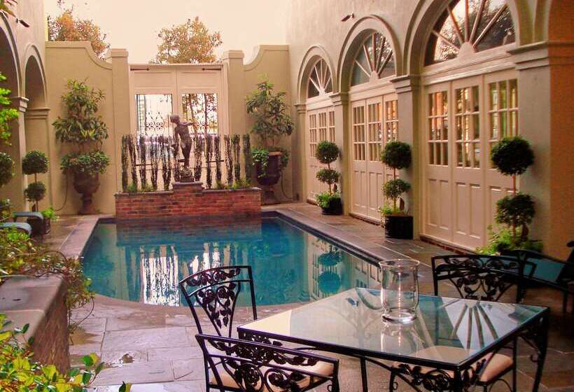 هتل Bienville House