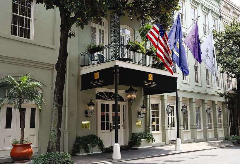 هتل Bienville House