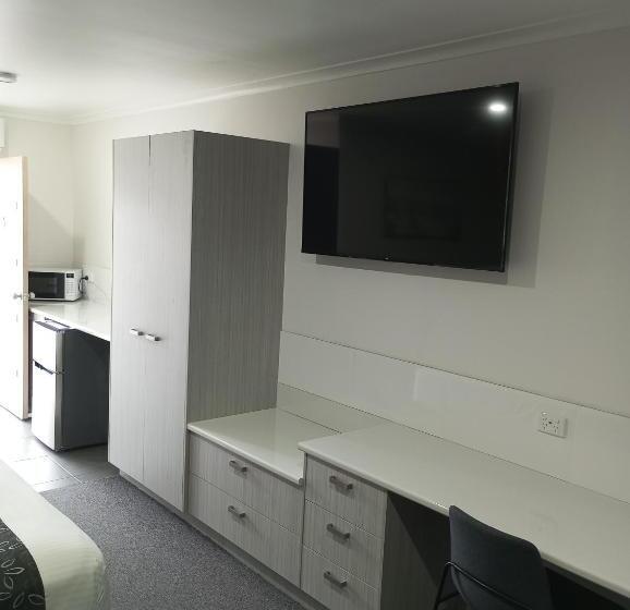 هتل Big Valley Lakeside Paradise Motor Inn