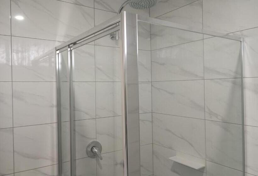 هتل Big Valley Lakeside Paradise Motor Inn