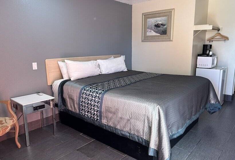 California Inn Hotel And Suites Adelanto Us 395