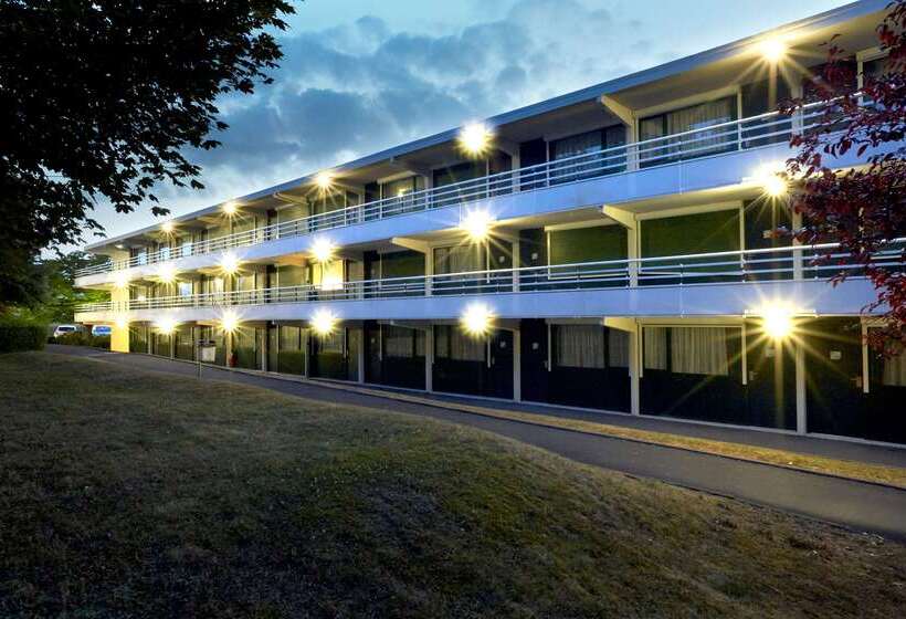 Отель Campanile Poitiers  Site Du Futuroscope