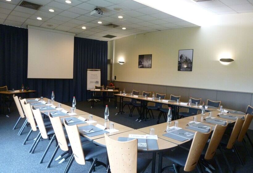 Отель Campanile Poitiers  Site Du Futuroscope