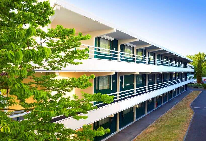 Отель Campanile Poitiers  Site Du Futuroscope