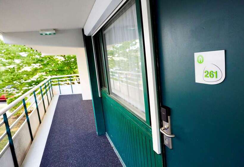 Отель Campanile Poitiers  Site Du Futuroscope