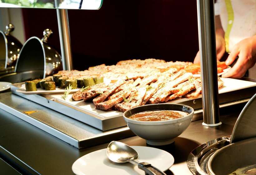 Отель Campanile Poitiers  Site Du Futuroscope