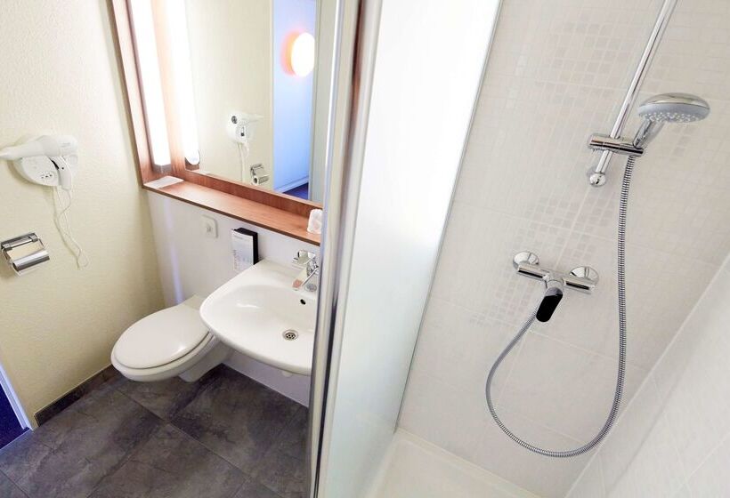 Отель Campanile Poitiers  Site Du Futuroscope