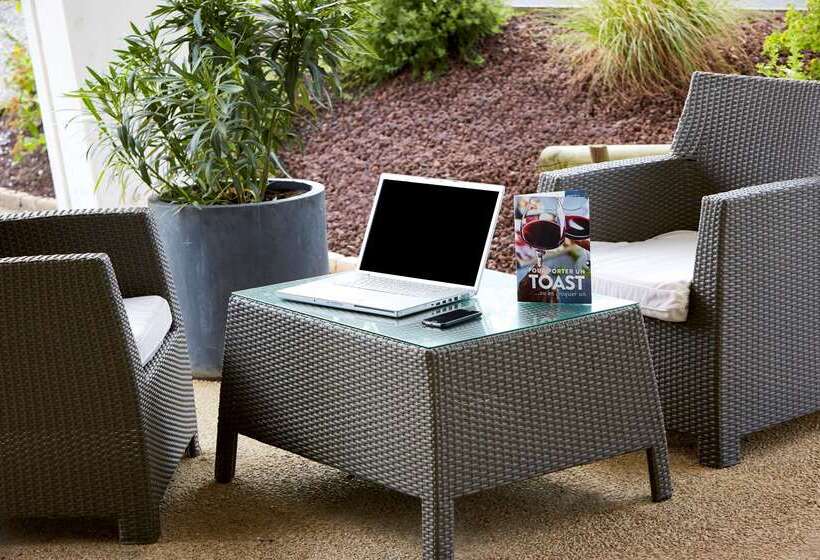 Отель Campanile Poitiers  Site Du Futuroscope