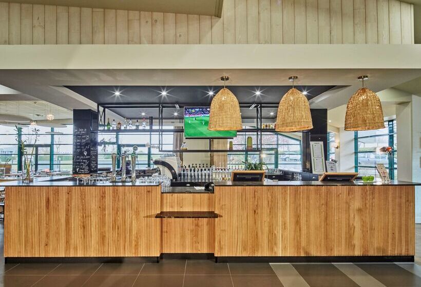 Отель Campanile Poitiers  Site Du Futuroscope