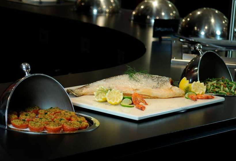 Отель Campanile Poitiers  Site Du Futuroscope