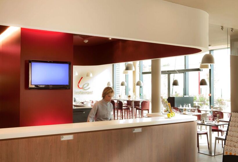 Отель Campanile Poitiers  Site Du Futuroscope