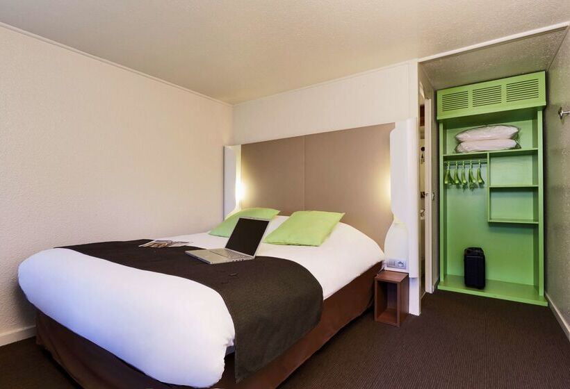 Отель Campanile Poitiers  Site Du Futuroscope