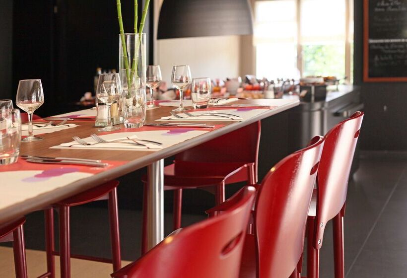 Отель Campanile Poitiers  Site Du Futuroscope