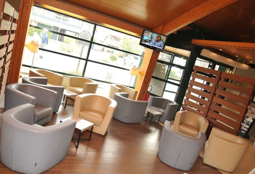 Отель Campanile Poitiers  Site Du Futuroscope