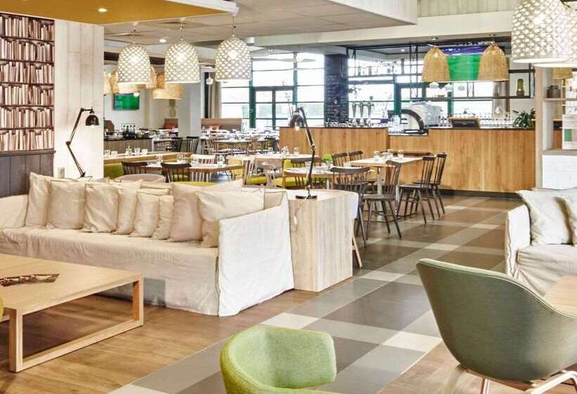 Отель Campanile Poitiers  Site Du Futuroscope