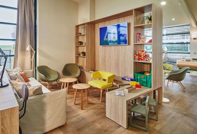 Отель Campanile Poitiers  Site Du Futuroscope