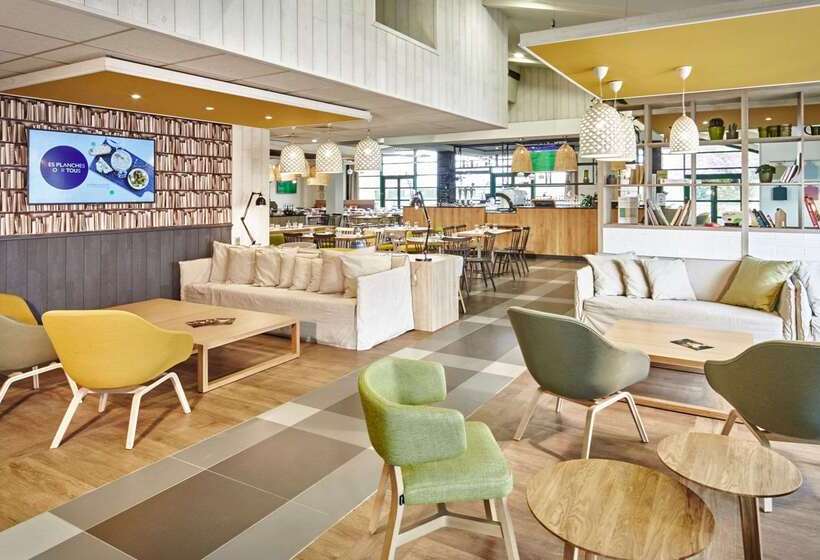 Отель Campanile Poitiers  Site Du Futuroscope