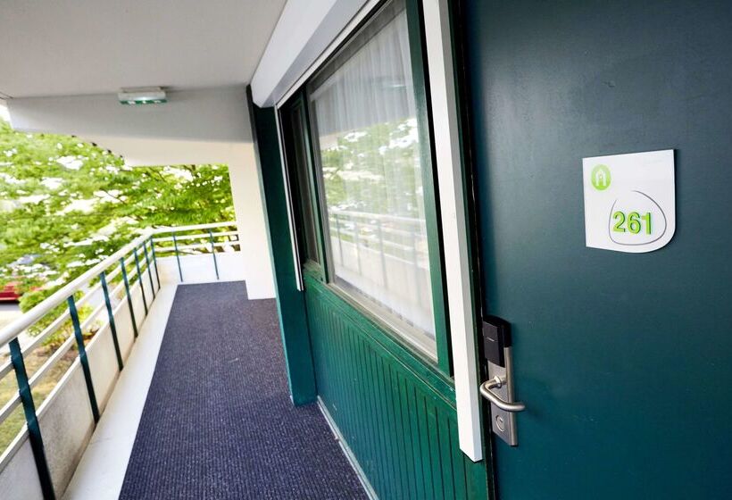 Отель Campanile Poitiers  Site Du Futuroscope