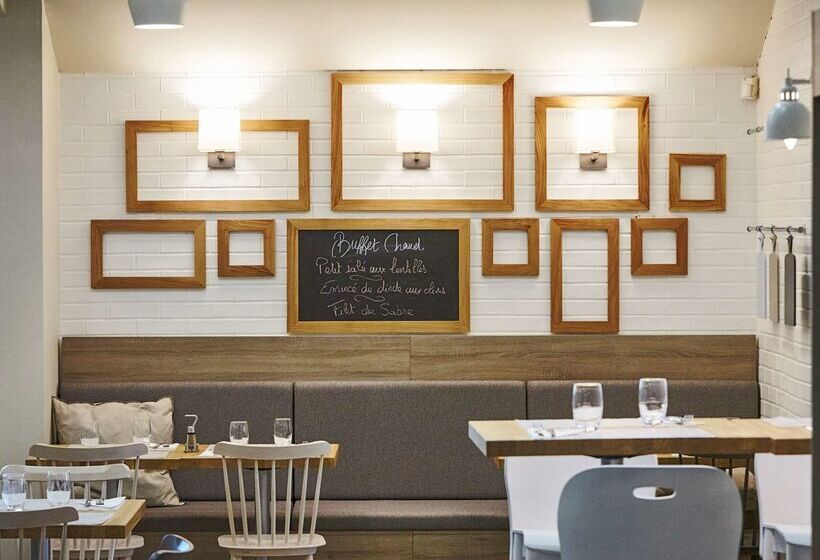 Отель Campanile Poitiers  Site Du Futuroscope