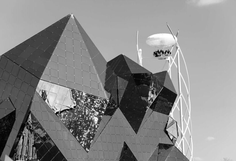 Отель Campanile Poitiers  Site Du Futuroscope