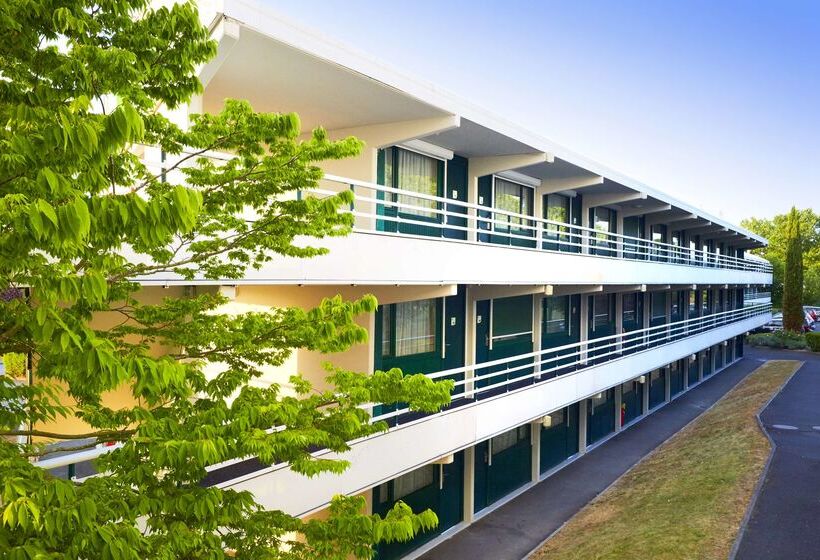 Отель Campanile Poitiers  Site Du Futuroscope