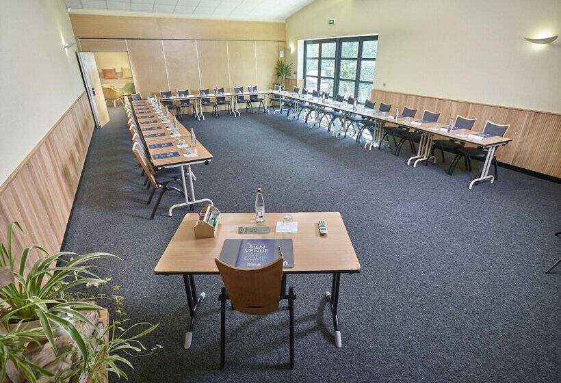 Отель Campanile Poitiers  Site Du Futuroscope