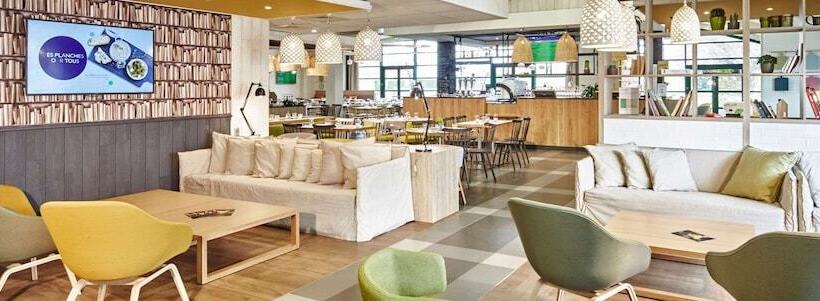 Отель Campanile Poitiers  Site Du Futuroscope