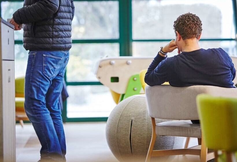 Отель Campanile Poitiers  Site Du Futuroscope