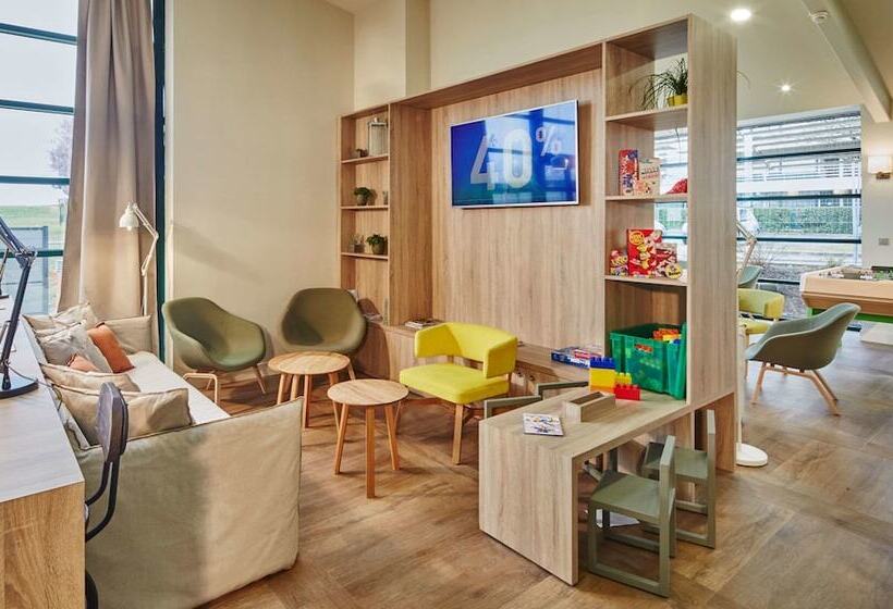 Отель Campanile Poitiers  Site Du Futuroscope