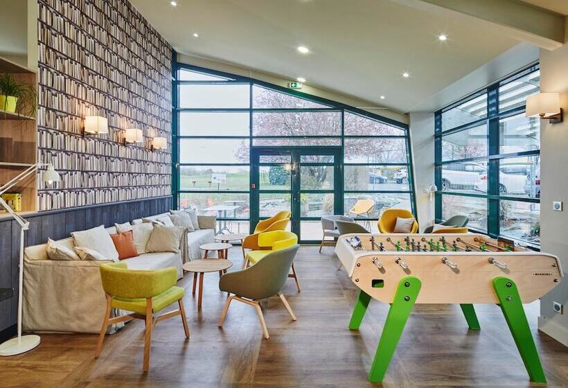 Отель Campanile Poitiers  Site Du Futuroscope