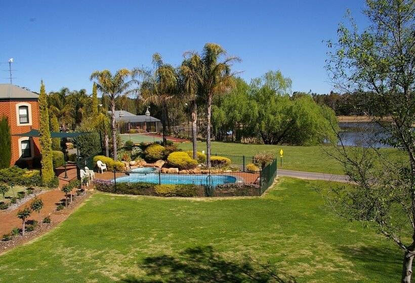 בית מלון כפרי Clare Country Club