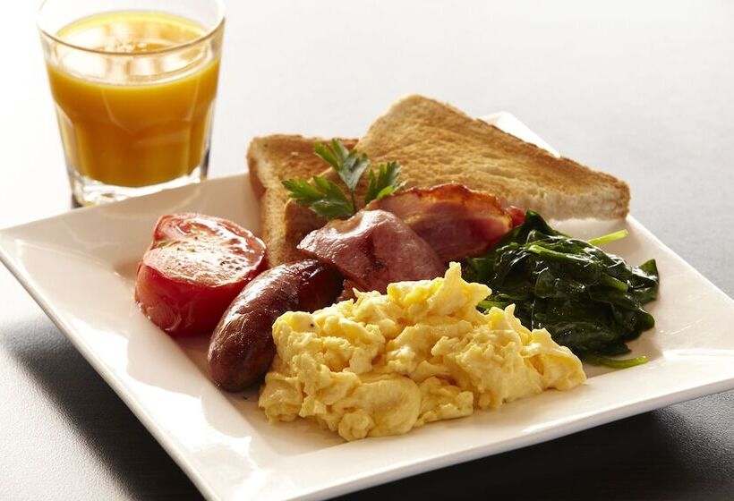 בית מלון כפרי Clare Country Club