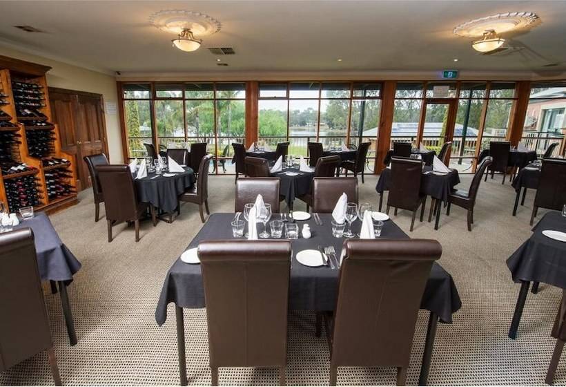 בית מלון כפרי Clare Country Club