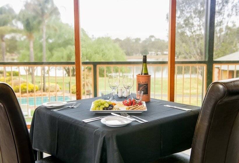 בית מלון כפרי Clare Country Club