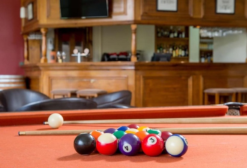 בית מלון כפרי Clare Country Club