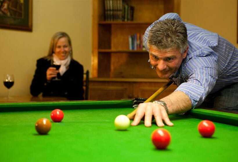 בית מלון כפרי Clare Country Club