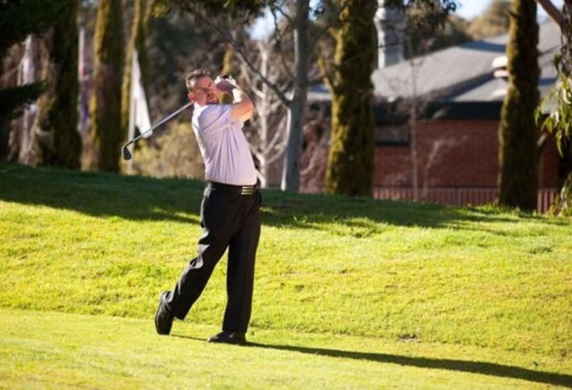 בית מלון כפרי Clare Country Club