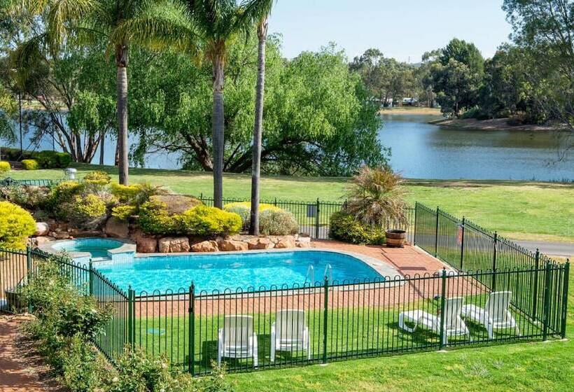 בית מלון כפרי Clare Country Club