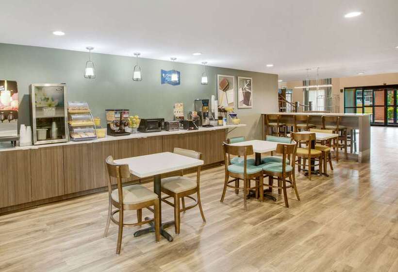 호텔 Clarion Pointe Atlanta Airport College Park