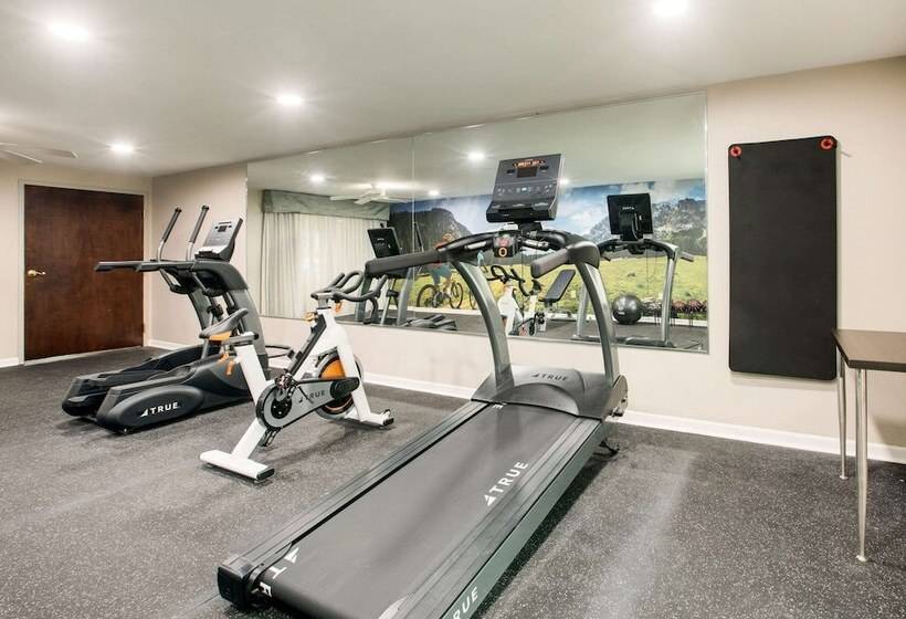 호텔 Clarion Pointe Atlanta Airport College Park