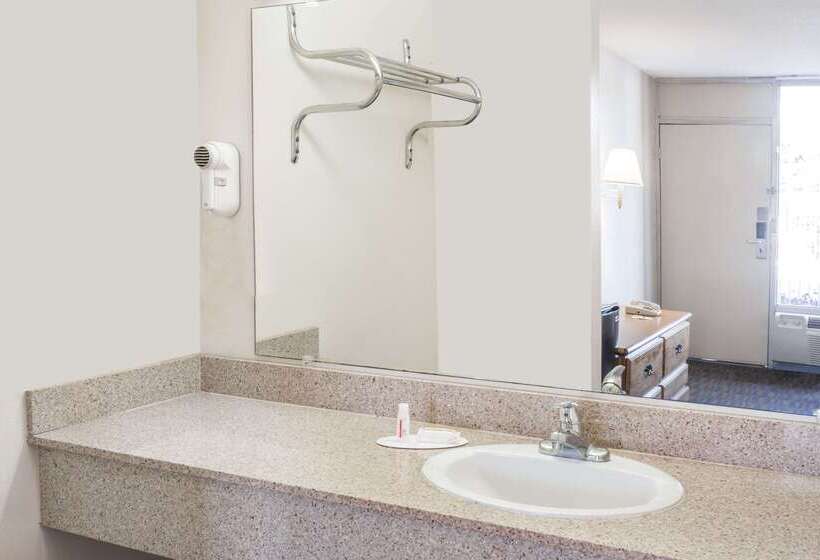 فندق Days Inn By Wyndham Adel I 75