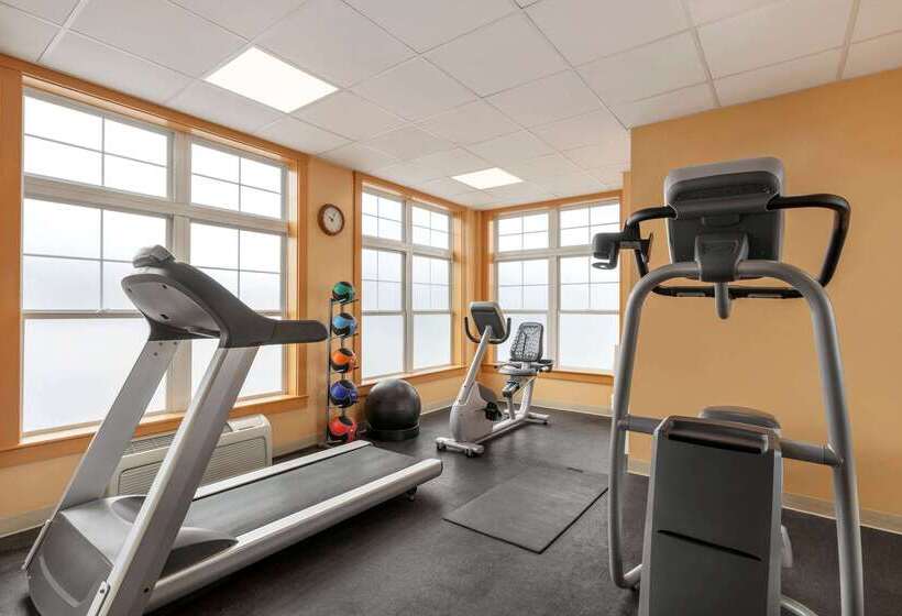 Отель Days Inn By Wyndham Airport/maine Mall