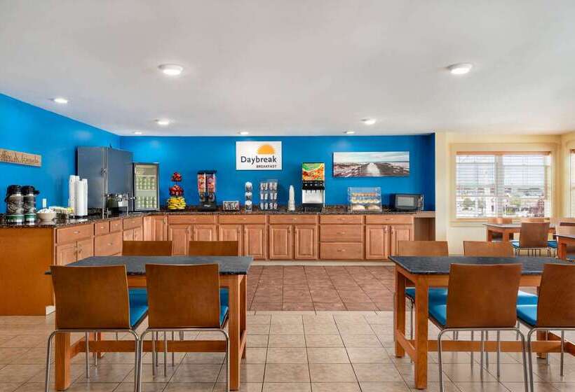 Отель Days Inn By Wyndham Airport/maine Mall