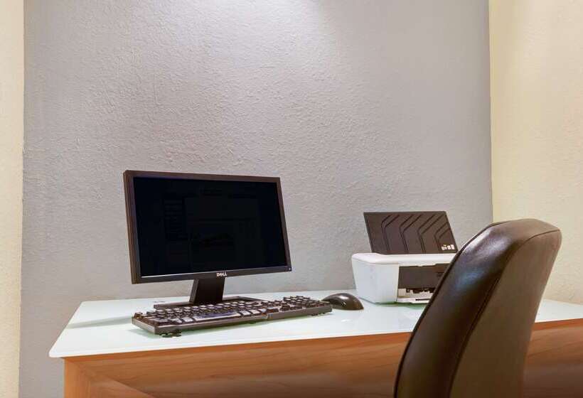 Отель Days Inn By Wyndham Albuquerque West