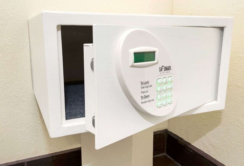 Отель Days Inn By Wyndham Albuquerque West