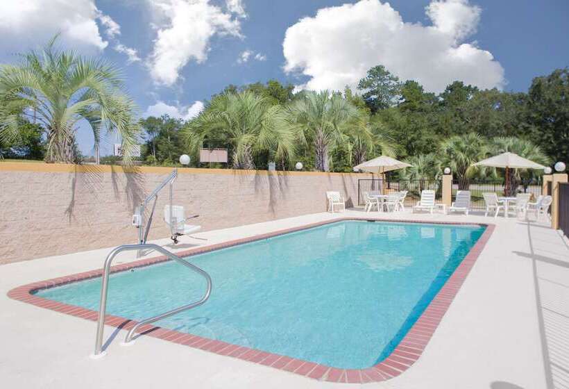 בית מלון כפרי Days Inn By Wyndham Andalusia