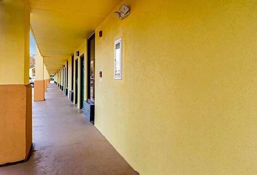 호텔 Days Inn By Wyndham Atmore